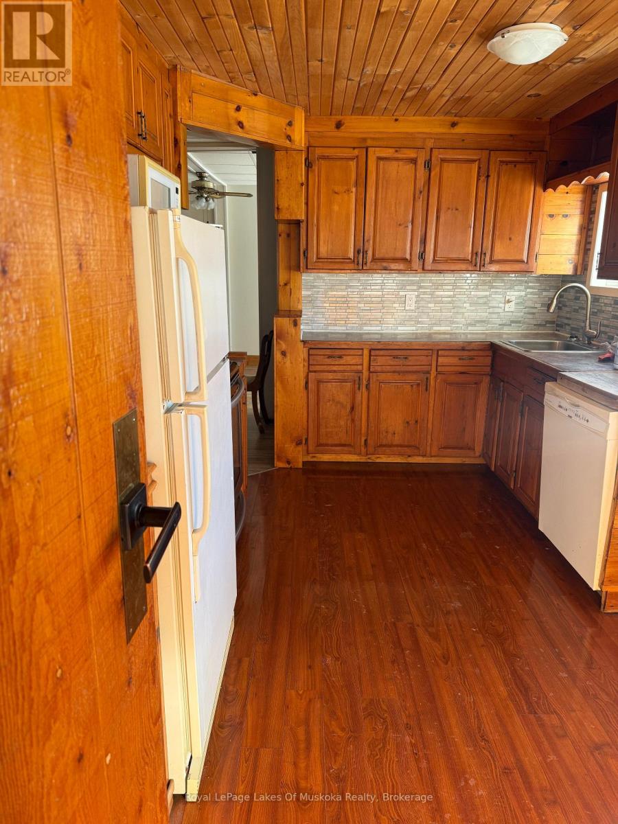 560 John Street N, Gravenhurst, Ontario  P1P 1G2 - Photo 28 - X12630564