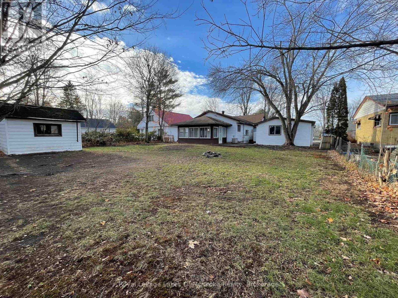 560 John Street N, Gravenhurst, Ontario  P1P 1G2 - Photo 4 - X12630564