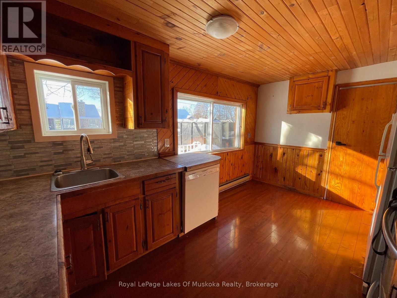 560 John Street N, Gravenhurst, Ontario  P1P 1G2 - Photo 7 - X12630564