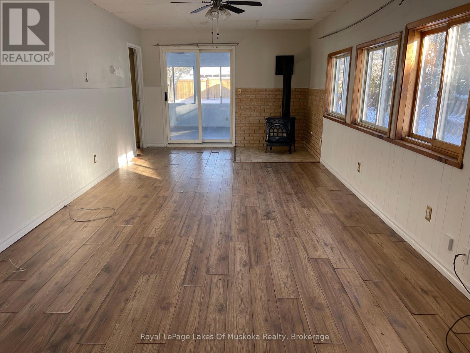 560 John Street N, Gravenhurst, Ontario  P1P 1G2 - Photo 8 - X12630564