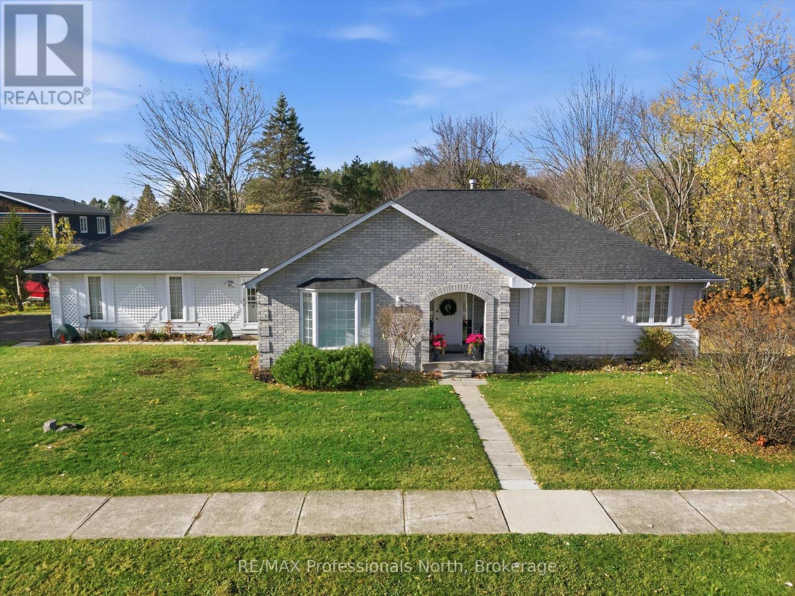 39 Catharine Street, Bracebridge, Ontario  P1L 1B1 - Photo 2 - X12639430