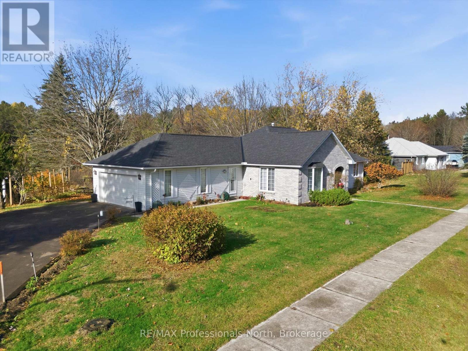 39 Catharine Street, Bracebridge, Ontario  P1L 1B1 - Photo 4 - X12639430