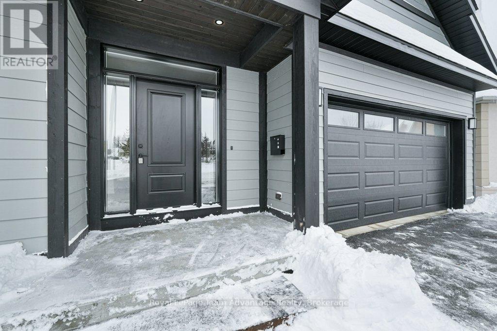 18 Avery Court, Parry Sound, Ontario  P2A 3C4 - Photo 3 - X12639540