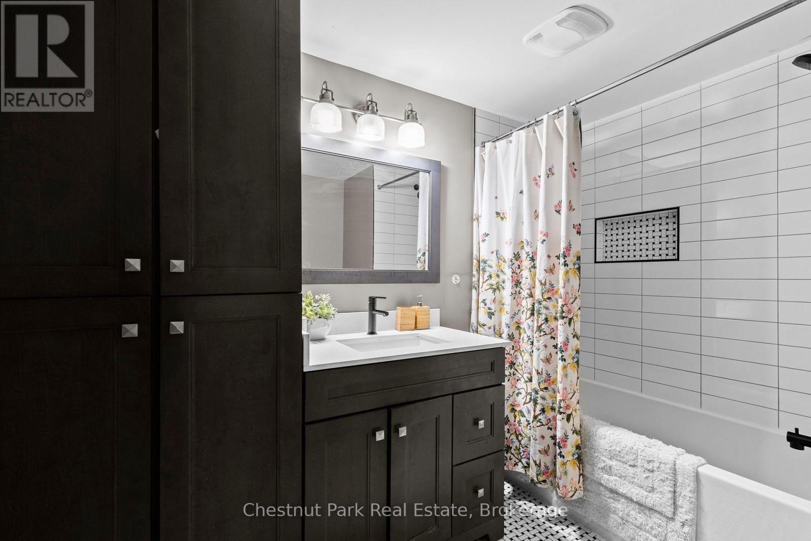 4478 Southwood Road, Muskoka Lakes, Ontario  P0C 1M0 - Photo 17 - X12642192