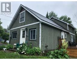 27 HENRY STREET, Huntsville, Ontario