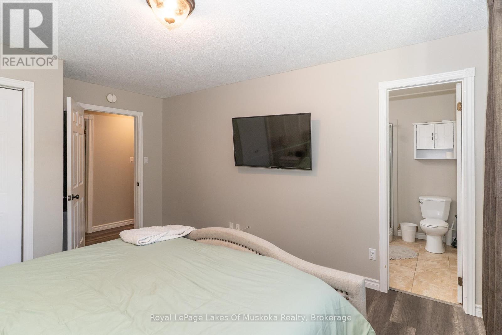 220 Alexander Street, Gravenhurst, Ontario  P1P 1A6 - Photo 22 - X12665794