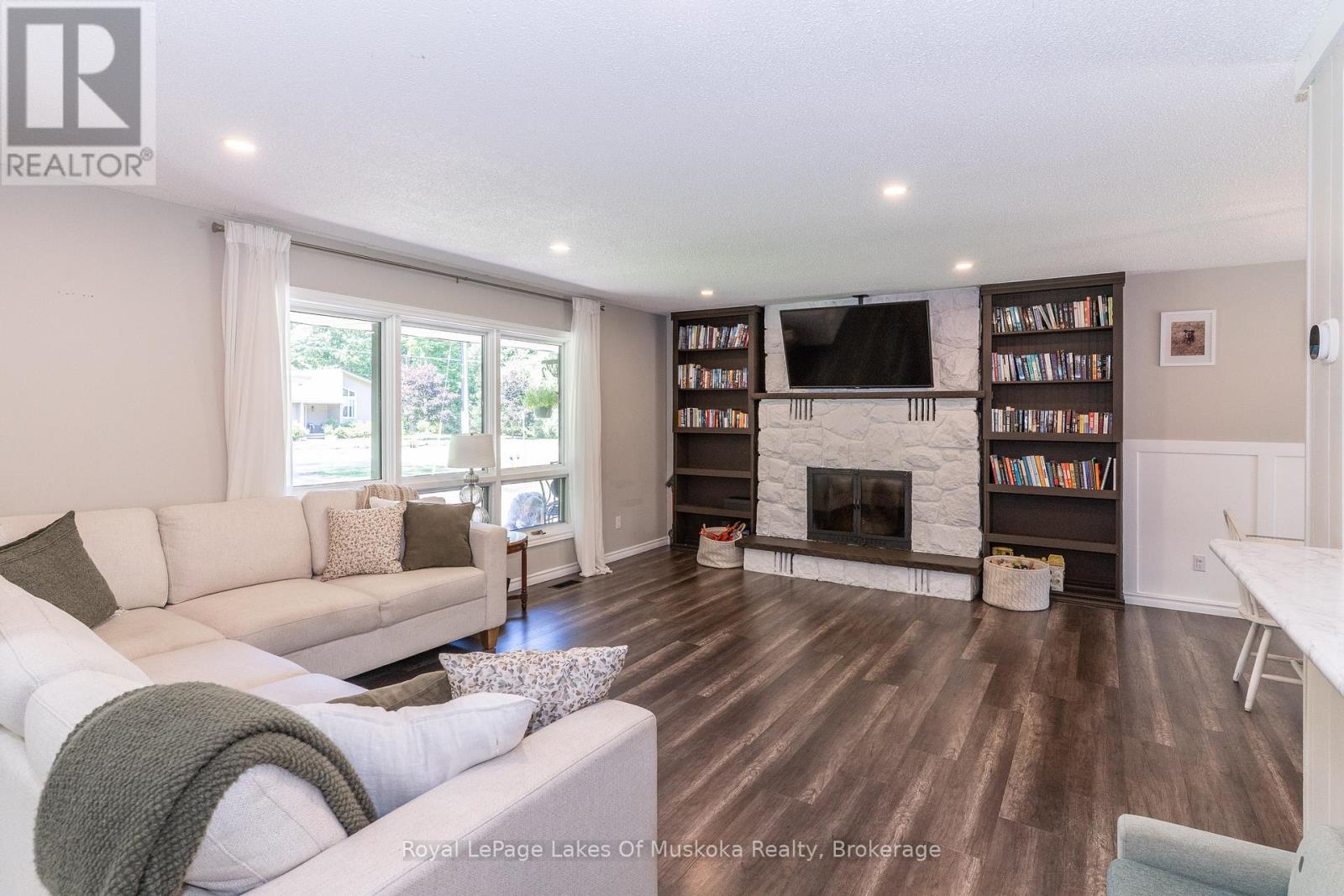 220 Alexander Street, Gravenhurst, Ontario  P1P 1A6 - Photo 5 - X12665794