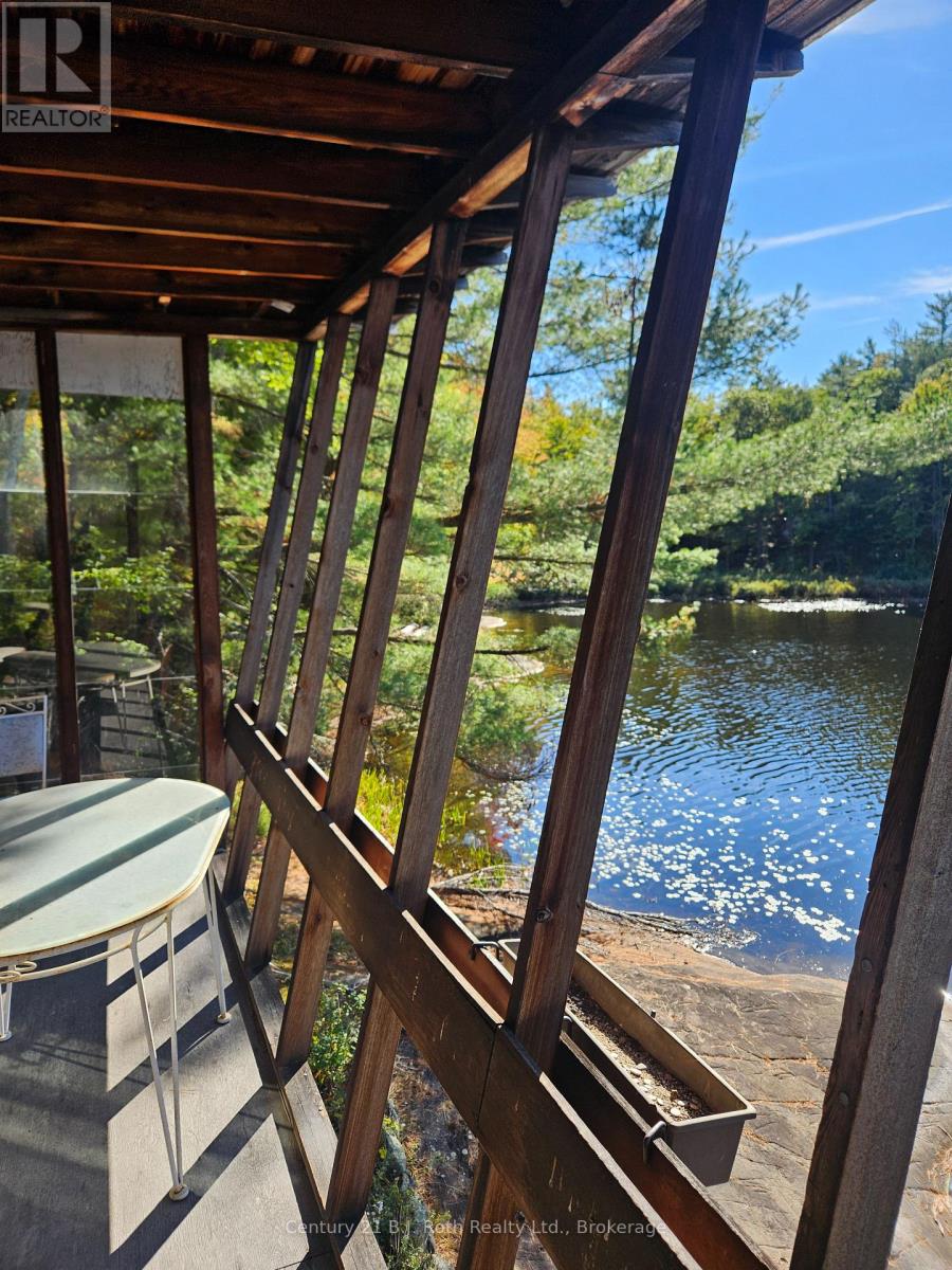 1112 Sam Cook Road, Gravenhurst, Ontario  P1P 1R3 - Photo 9 - X12672910