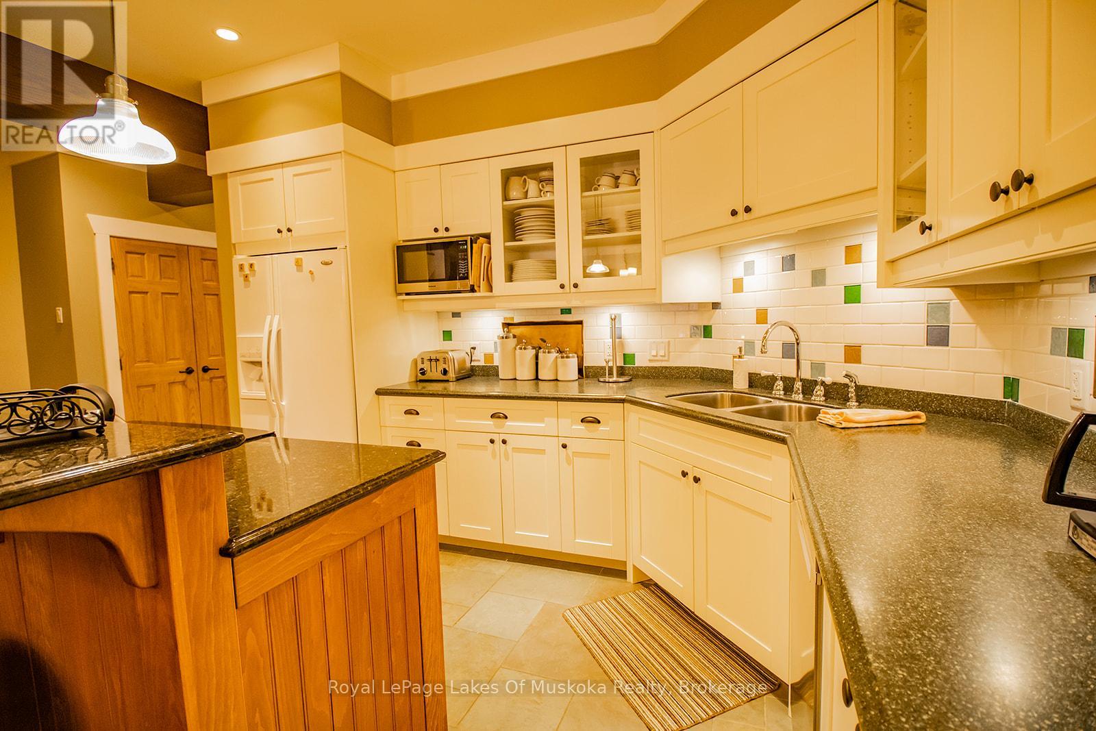 Villa 15 W 10 - 1020 Birch Glen Road, Lake Of Bays, Ontario  P0B 1A0 - Photo 12 - X12680714