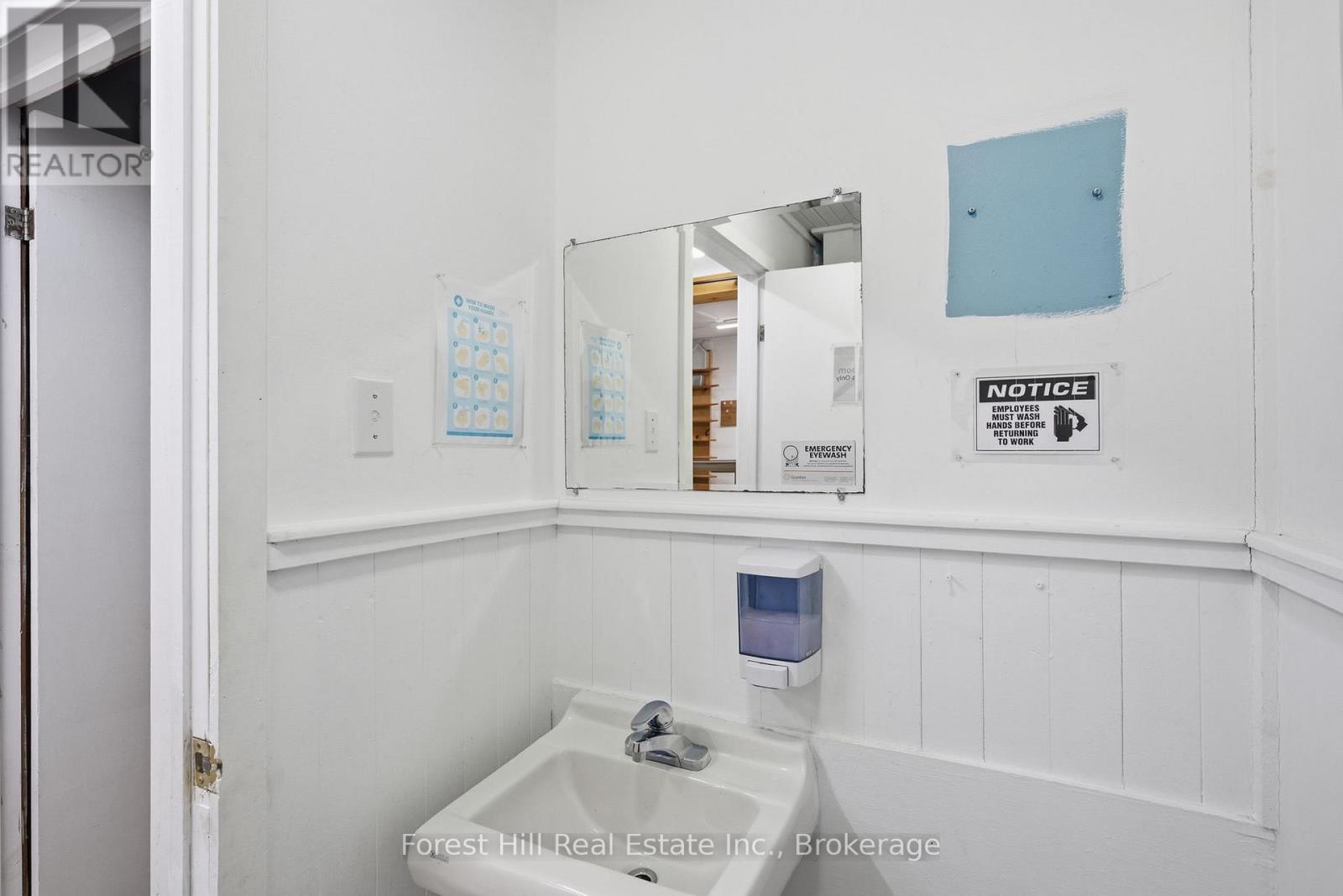 1092 Main Street, Lake Of Bays, Ontario  P0B 1A0 - Photo 17 - X12681198