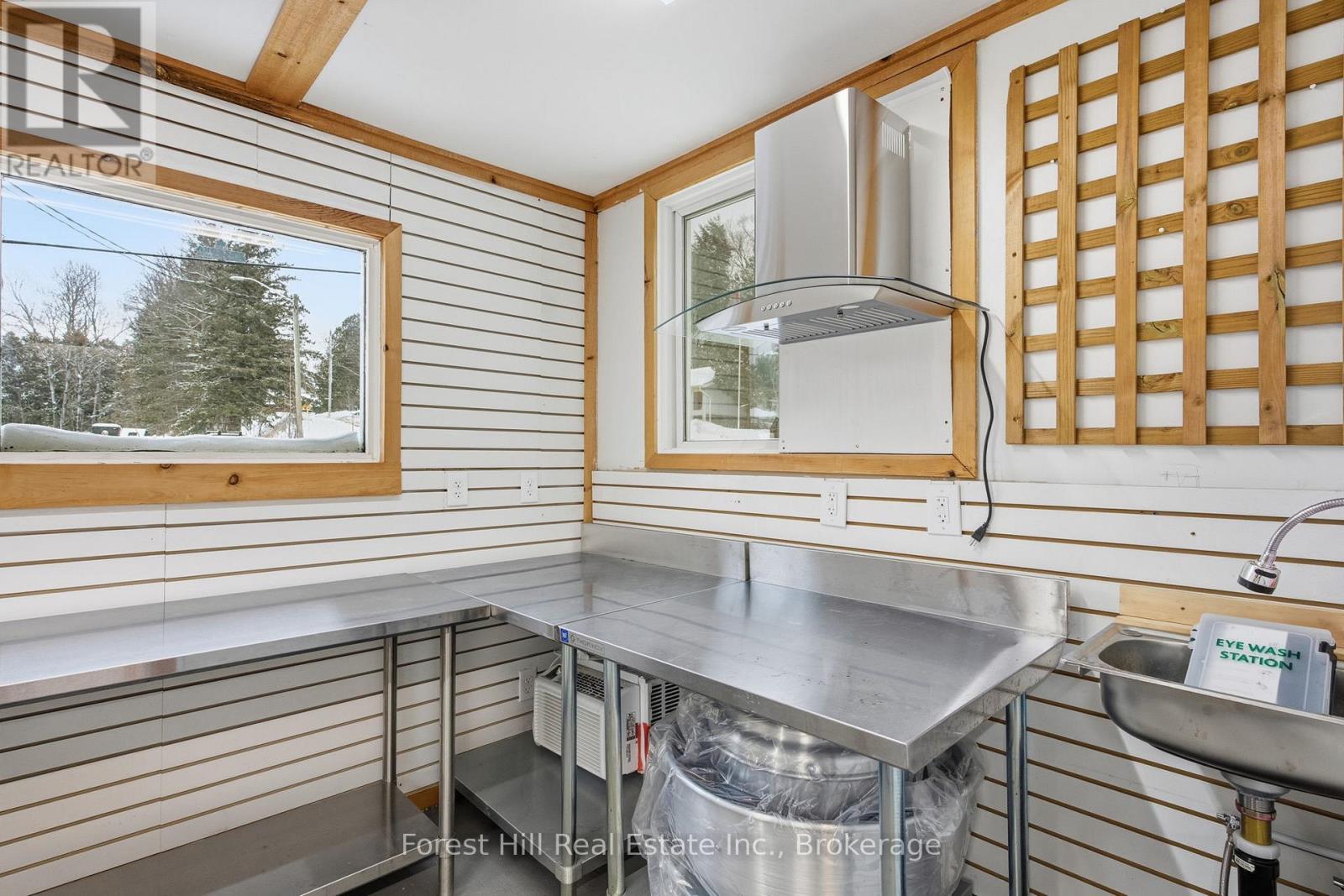 1092 Main Street, Lake Of Bays, Ontario  P0B 1A0 - Photo 19 - X12681198