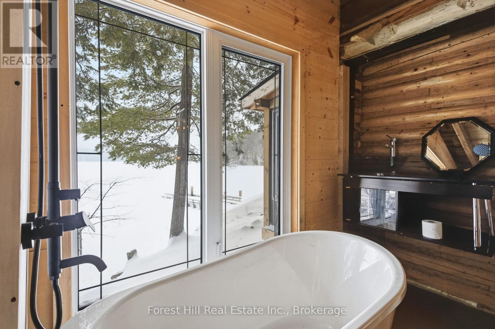 1092 Main Street, Lake Of Bays, Ontario  P0B 1A0 - Photo 31 - X12681198