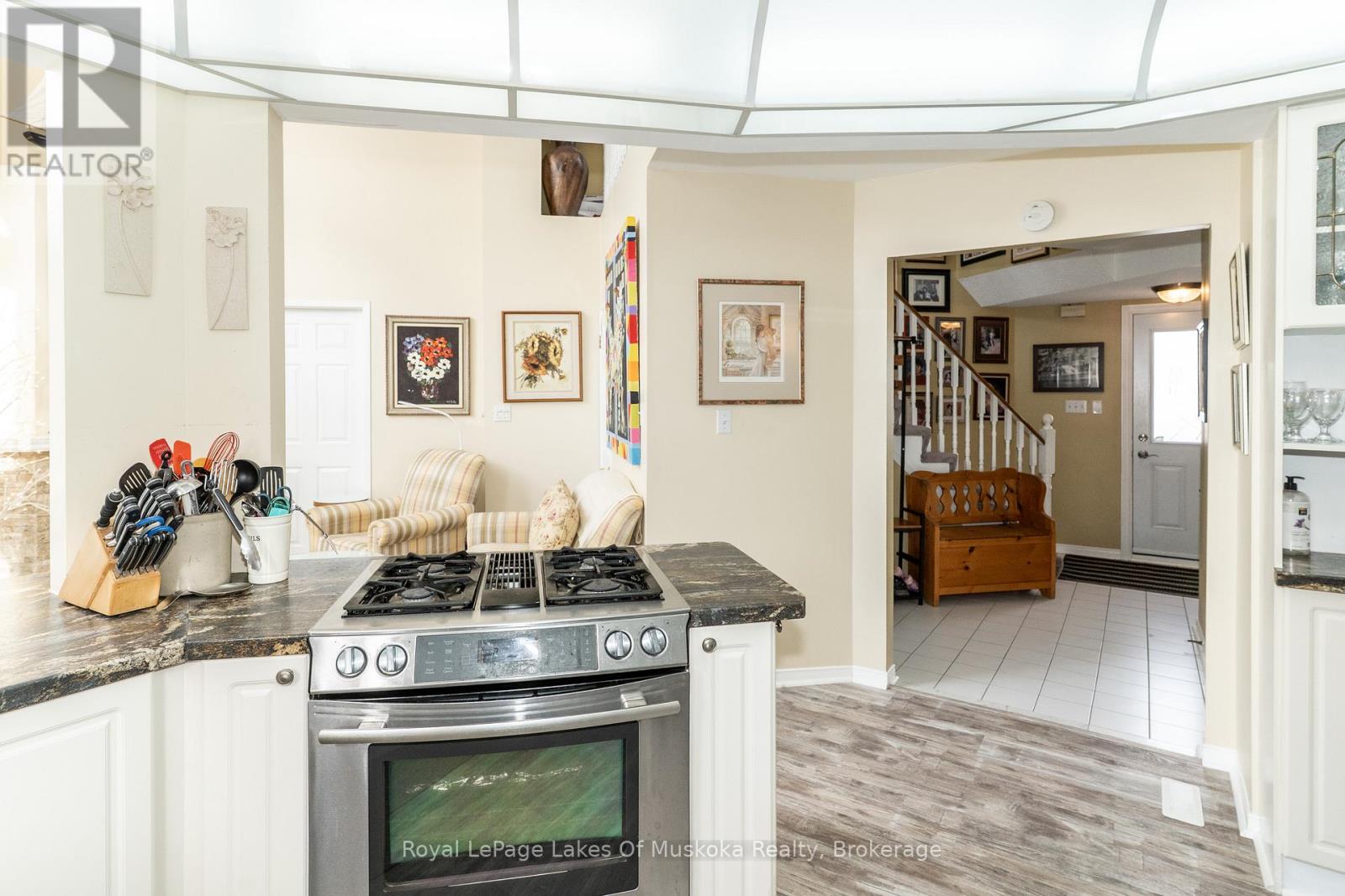 55 Shoreline Drive, Bracebridge, Ontario  P1L 1Z3 - Photo 17 - X12682166