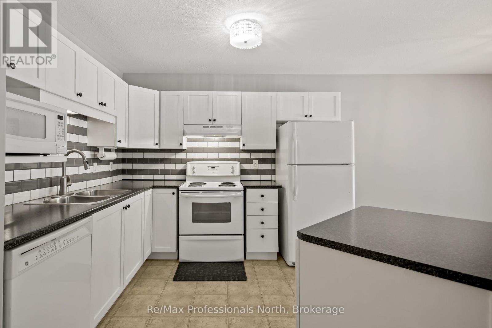 151 Pine Street, Bracebridge, Ontario  P1L 2H8 - Photo 10 - X12695566