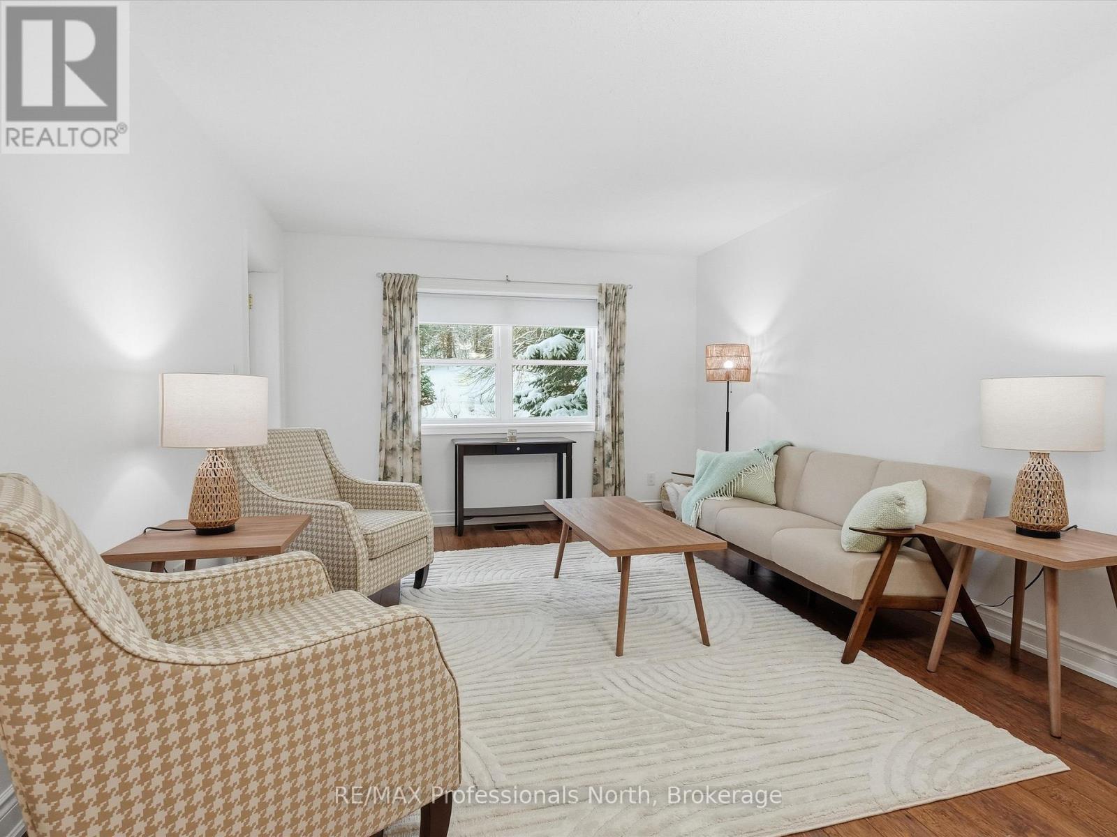 206 - 10a Kimberley Avenue, Bracebridge, Ontario  P1L 0A6 - Photo 1 - X12698908