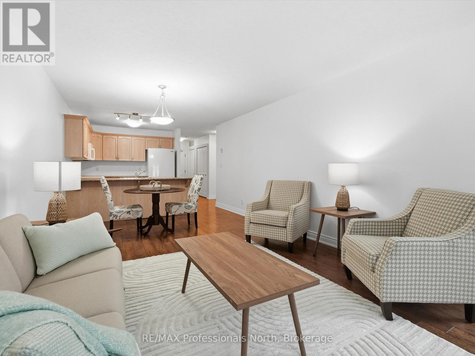 206 - 10a Kimberley Avenue, Bracebridge, Ontario  P1L 0A6 - Photo 3 - X12698908