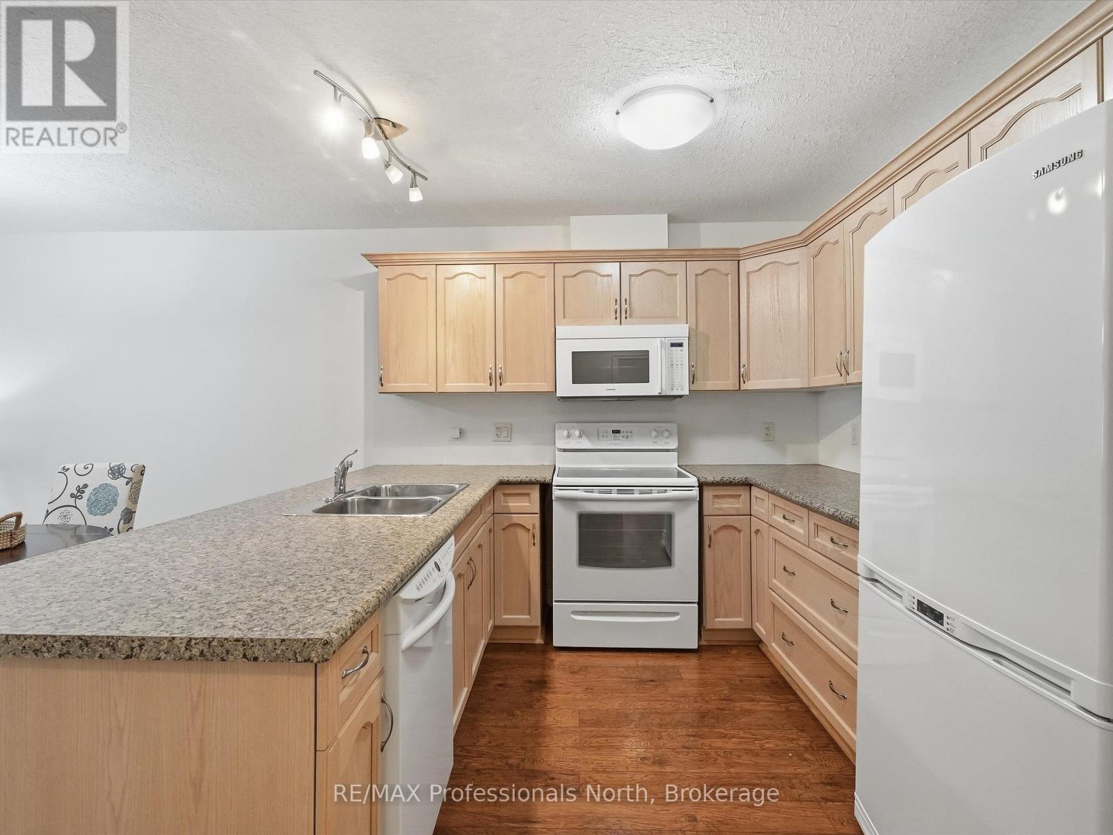 206 - 10a Kimberley Avenue, Bracebridge, Ontario  P1L 0A6 - Photo 7 - X12698908