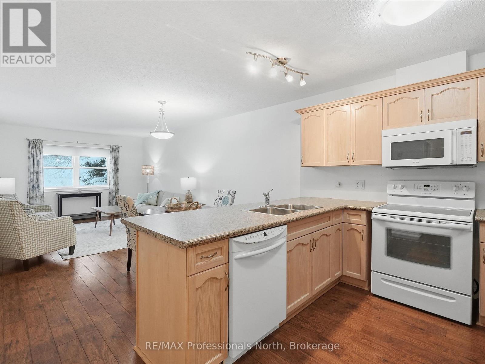 206 - 10a Kimberley Avenue, Bracebridge, Ontario  P1L 0A6 - Photo 8 - X12698908