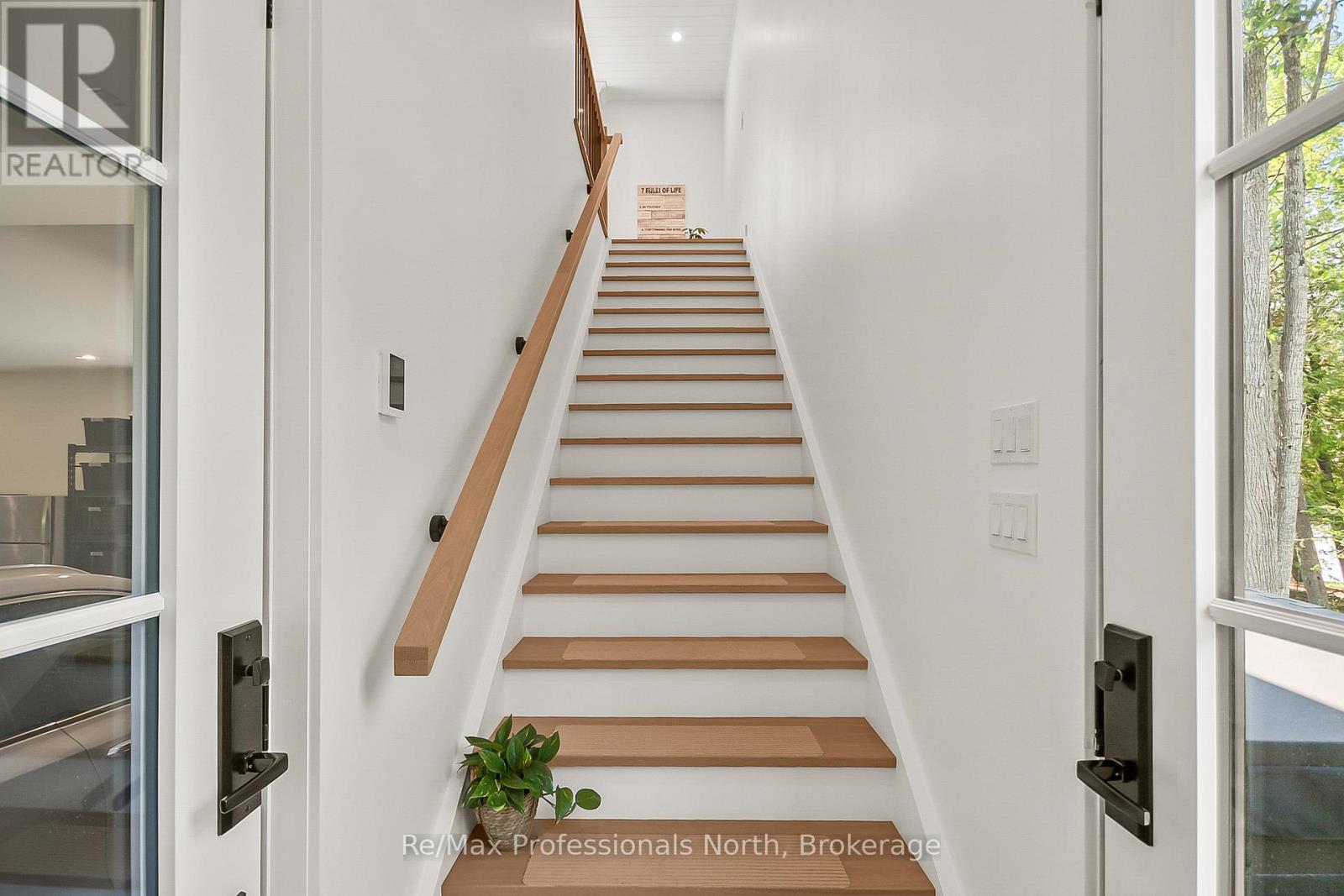 1054 Brydons Bay Road, Gravenhurst, Ontario  P1P 1R1 - Photo 12 - X12699758