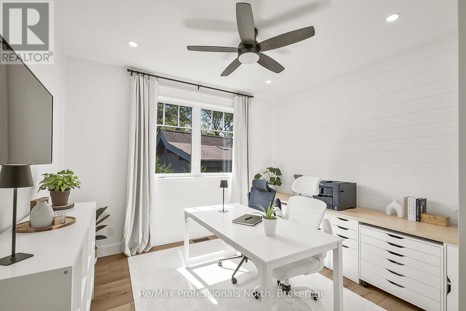 1054 Brydons Bay Road, Gravenhurst, Ontario  P1P 1R1 - Photo 20 - X12699758