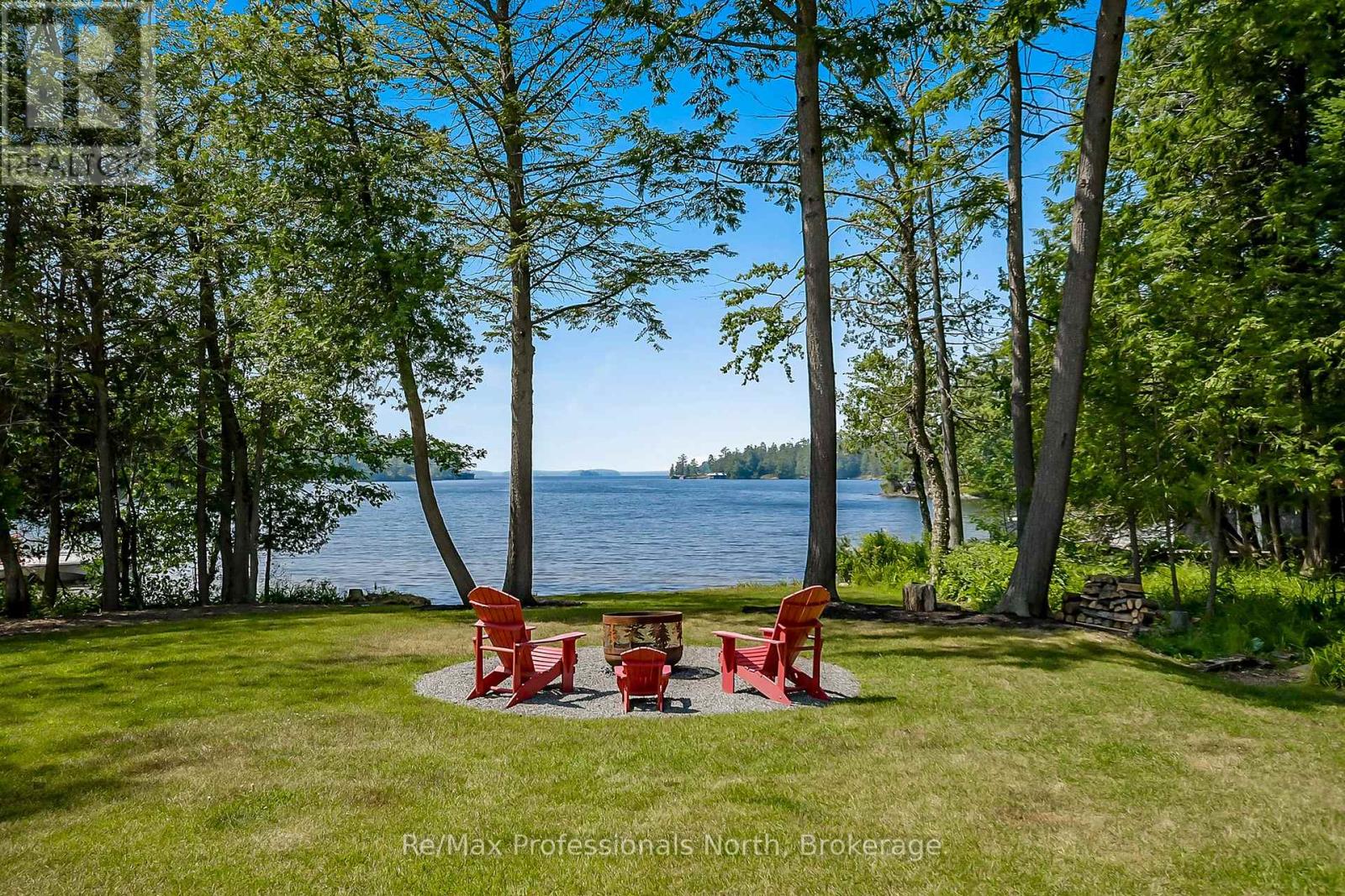 1054 Brydons Bay Road, Gravenhurst, Ontario  P1P 1R1 - Photo 3 - X12699758
