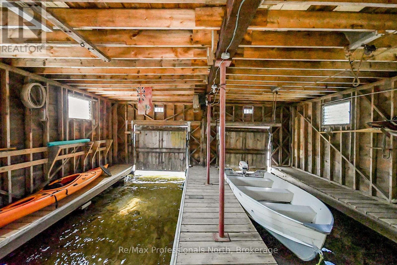 1054 Brydons Bay Road, Gravenhurst, Ontario  P1P 1R1 - Photo 31 - X12699758