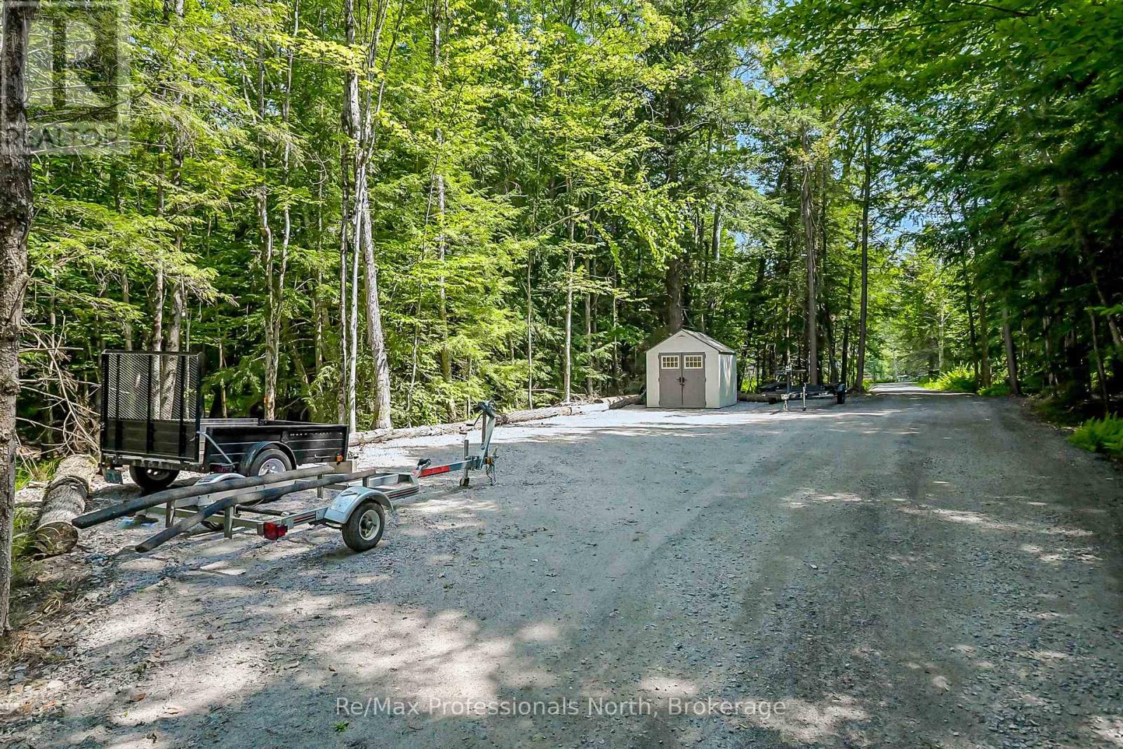 1054 Brydons Bay Road, Gravenhurst, Ontario  P1P 1R1 - Photo 33 - X12699758