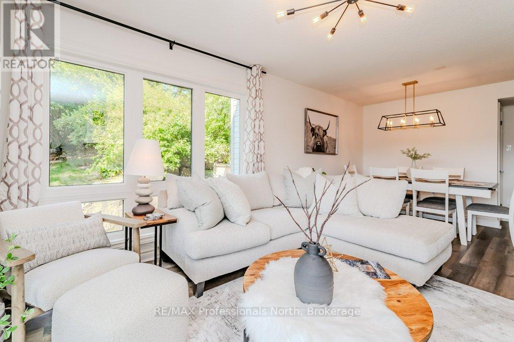 105 - 33 Deerhurst Drive, Huntsville, Ontario  P1H 2J4 - Photo 1 - X12702432