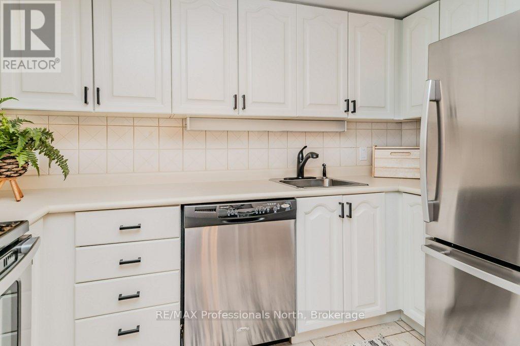 105 - 33 Deerhurst Drive, Huntsville, Ontario  P1H 2J4 - Photo 8 - X12702432