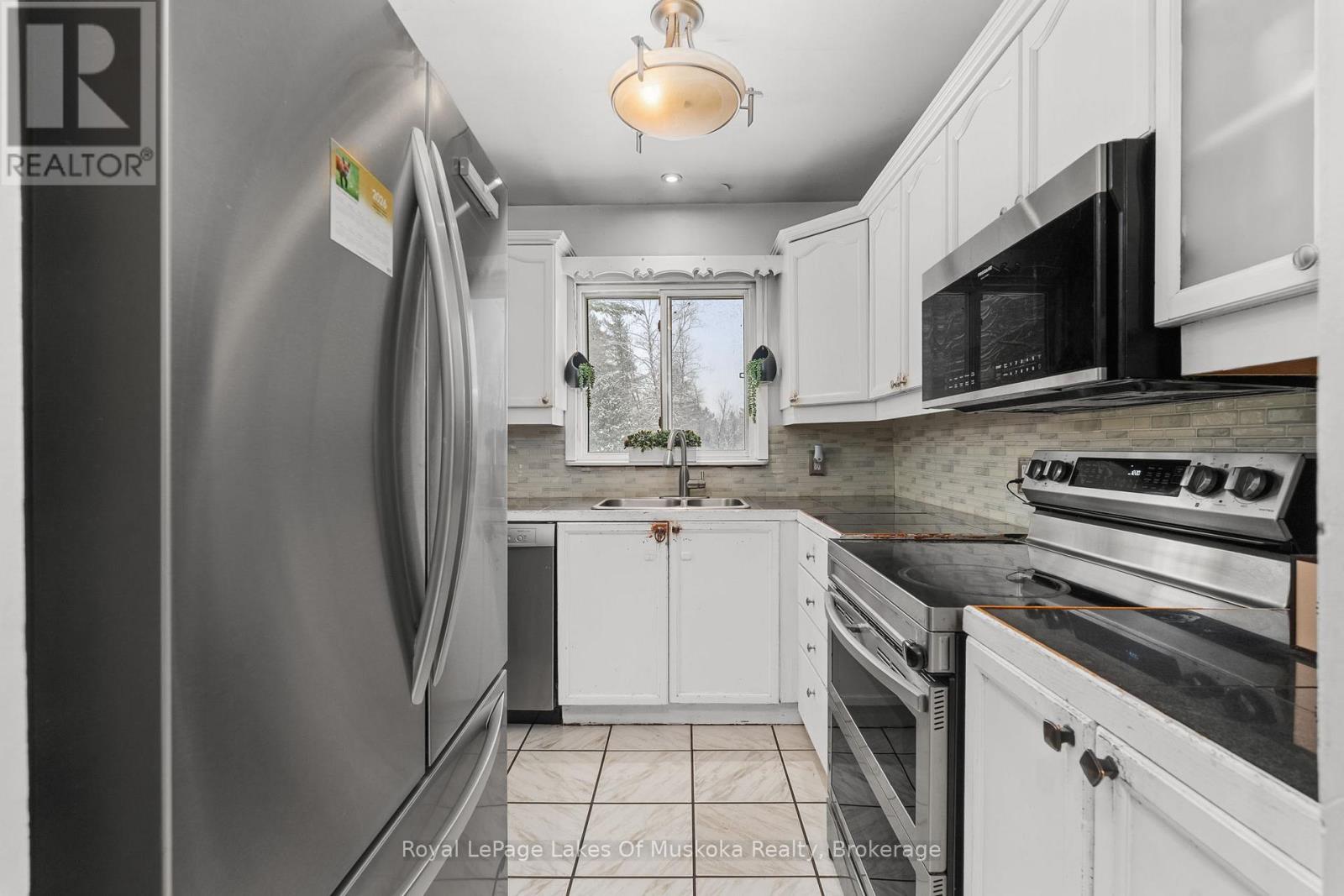 2892 60 Highway E, Lake Of Bays, Ontario  P0A 1H0 - Photo 13 - X12702616