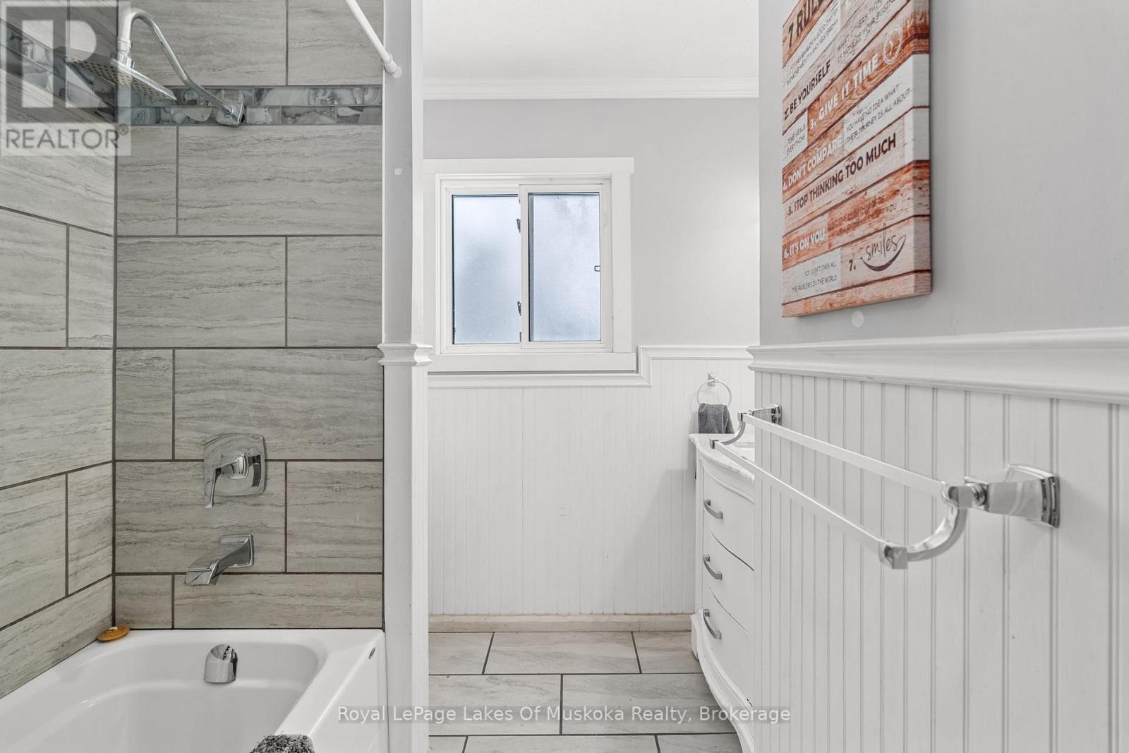 2892 60 Highway E, Lake Of Bays, Ontario  P0A 1H0 - Photo 16 - X12702616