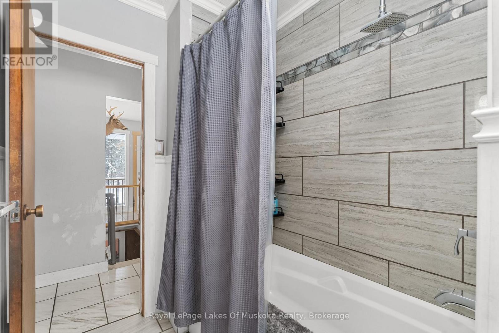 2892 60 Highway E, Lake Of Bays, Ontario  P0A 1H0 - Photo 18 - X12702616