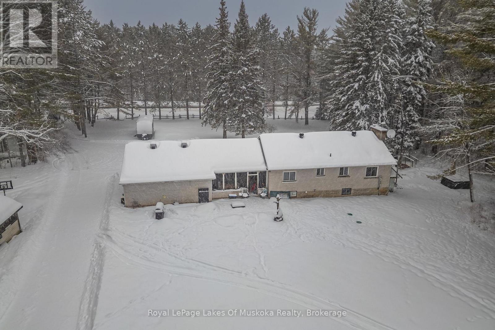 2892 60 Highway E, Lake Of Bays, Ontario  P0A 1H0 - Photo 5 - X12702616