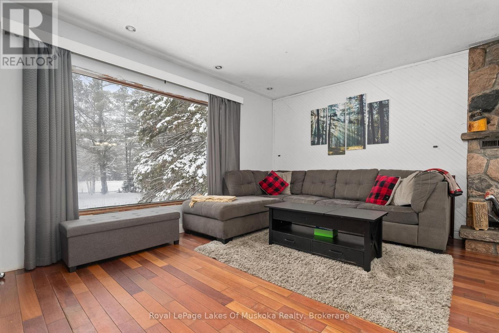 2892 60 Highway E, Lake Of Bays, Ontario  P0A 1H0 - Photo 9 - X12702616