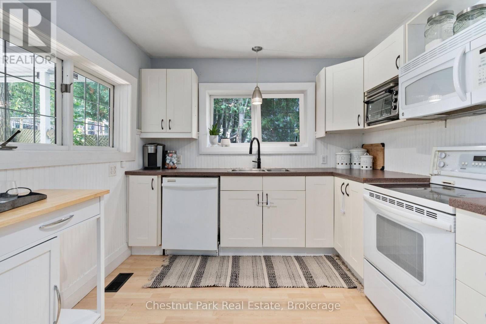 3 Cora Street E, Huntsville, Ontario  P1H 1T5 - Photo 11 - X12708090