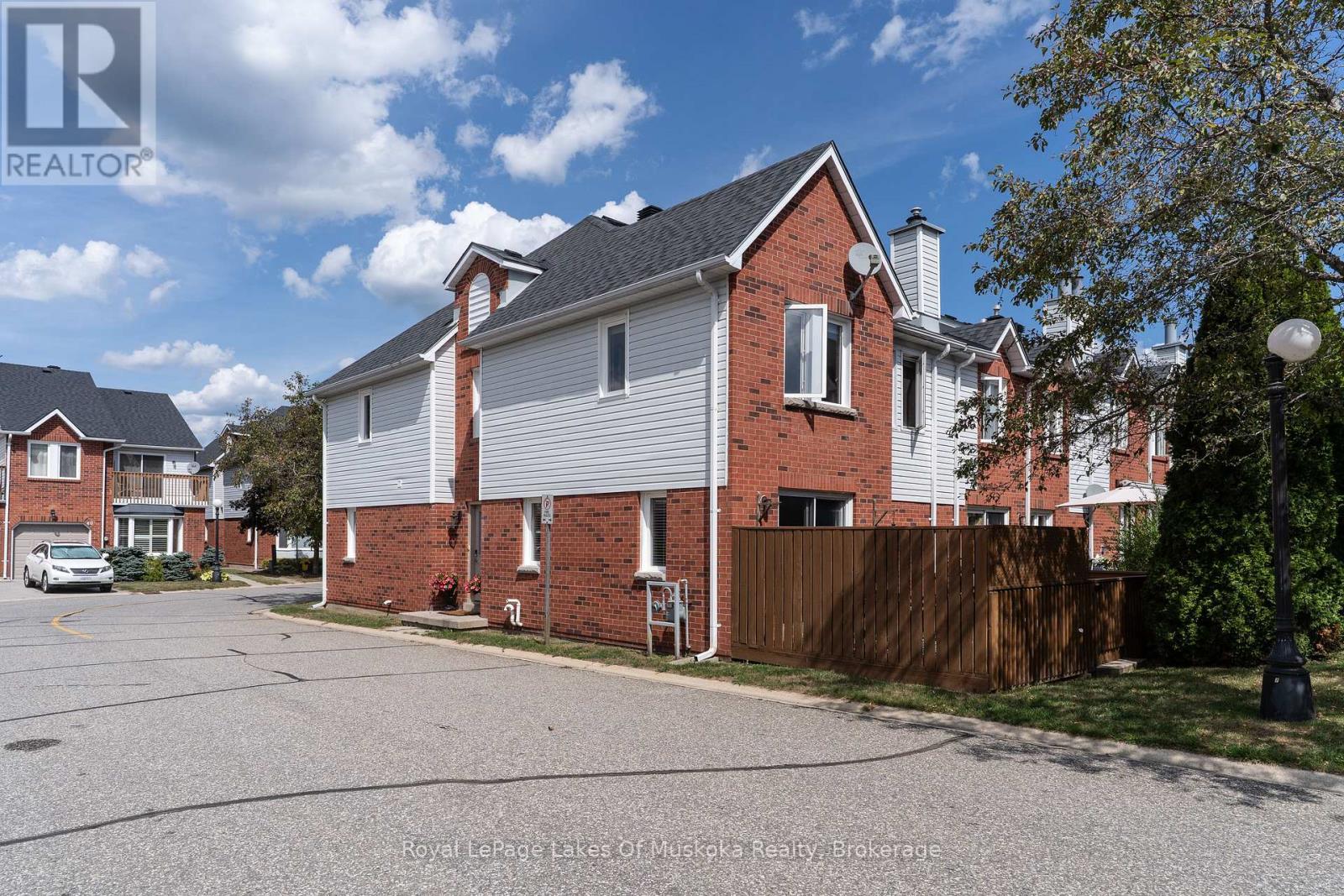 50 Shoreline Drive, Bracebridge, Ontario  P1L 1Z4 - Photo 2 - X12715550