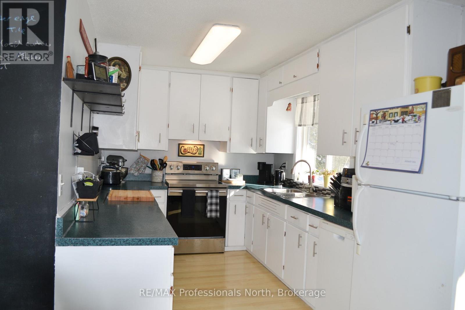 204 Mineral Springs Road, Huntsville, Ontario  P1H 2N5 - Photo 17 - X12715692