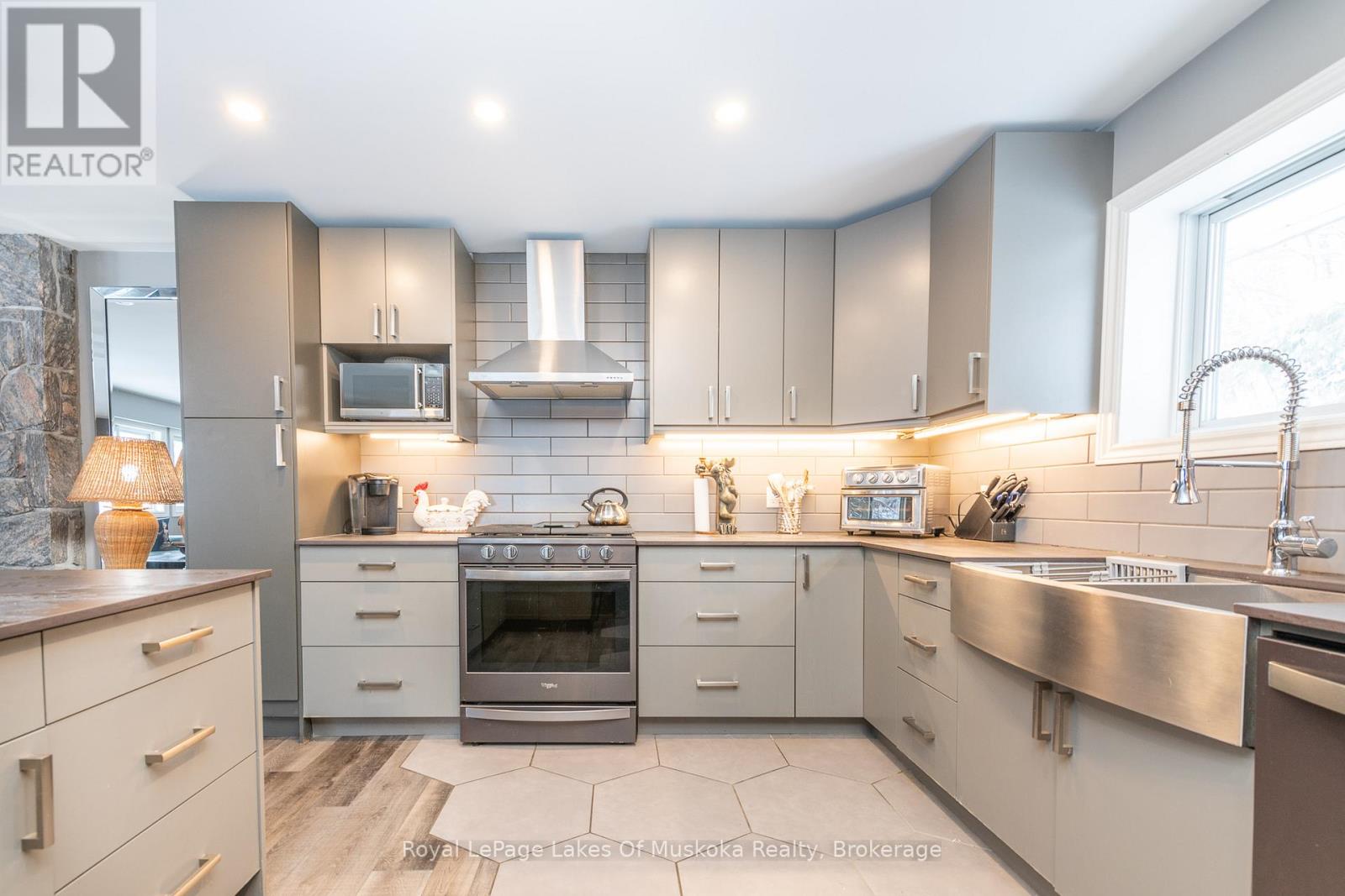 256 Woodland Drive, Huntsville, Ontario  P1H 1A6 - Photo 10 - X12716700