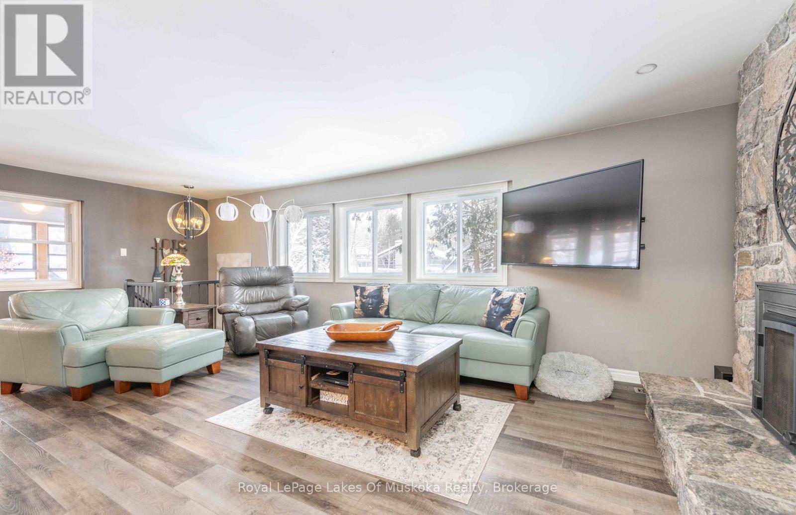 256 Woodland Drive, Huntsville, Ontario  P1H 1A6 - Photo 6 - X12716700