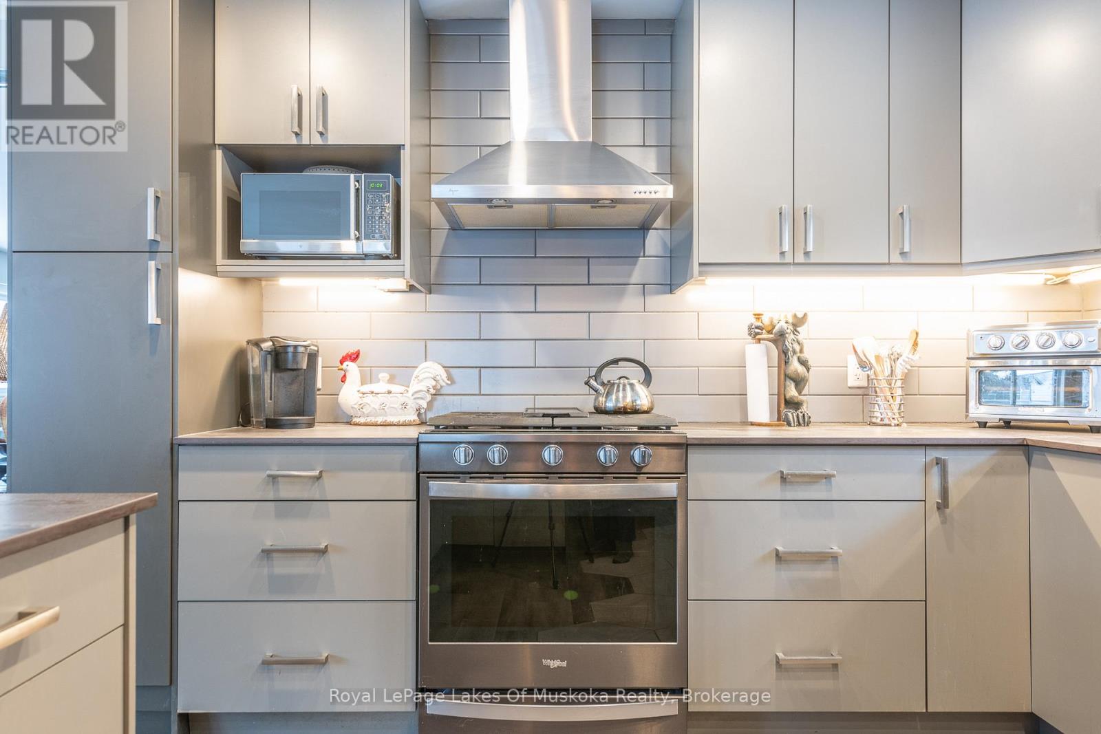 256 Woodland Drive, Huntsville, Ontario  P1H 1A6 - Photo 9 - X12716700