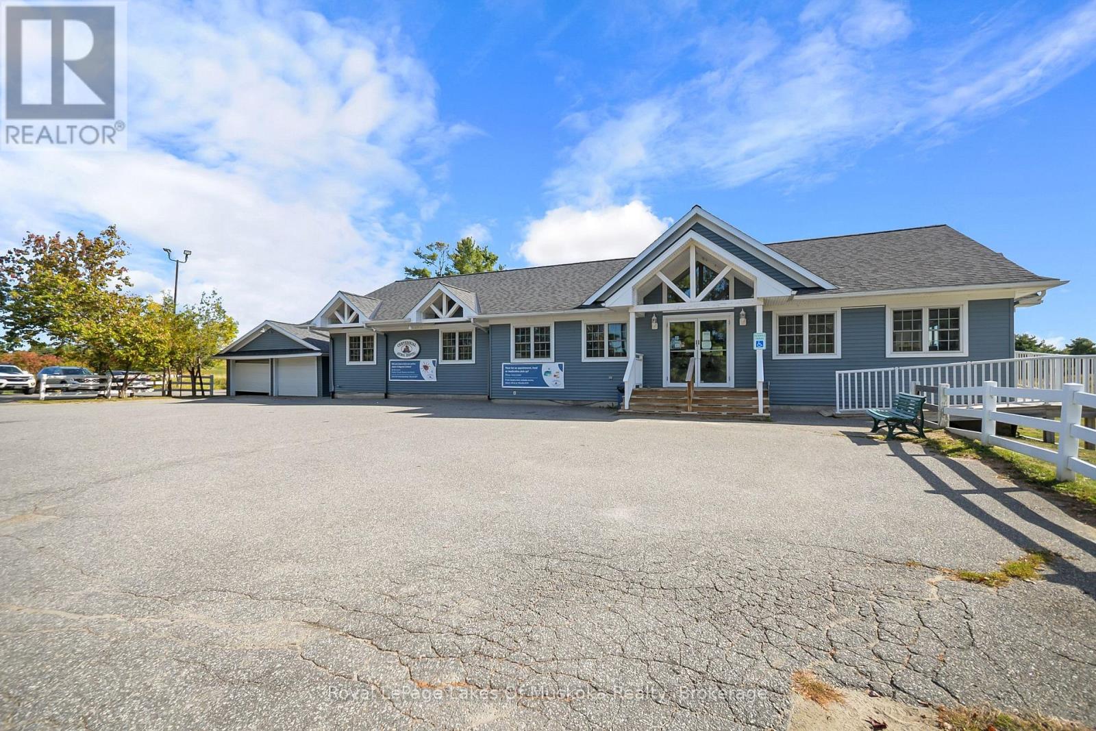 1008 South Monck Drive, Bracebridge, Ontario  P1L 1W8 - Photo 5 - X12720126