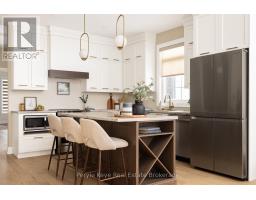 2 LEEDS COURT, Bracebridge, Ontario