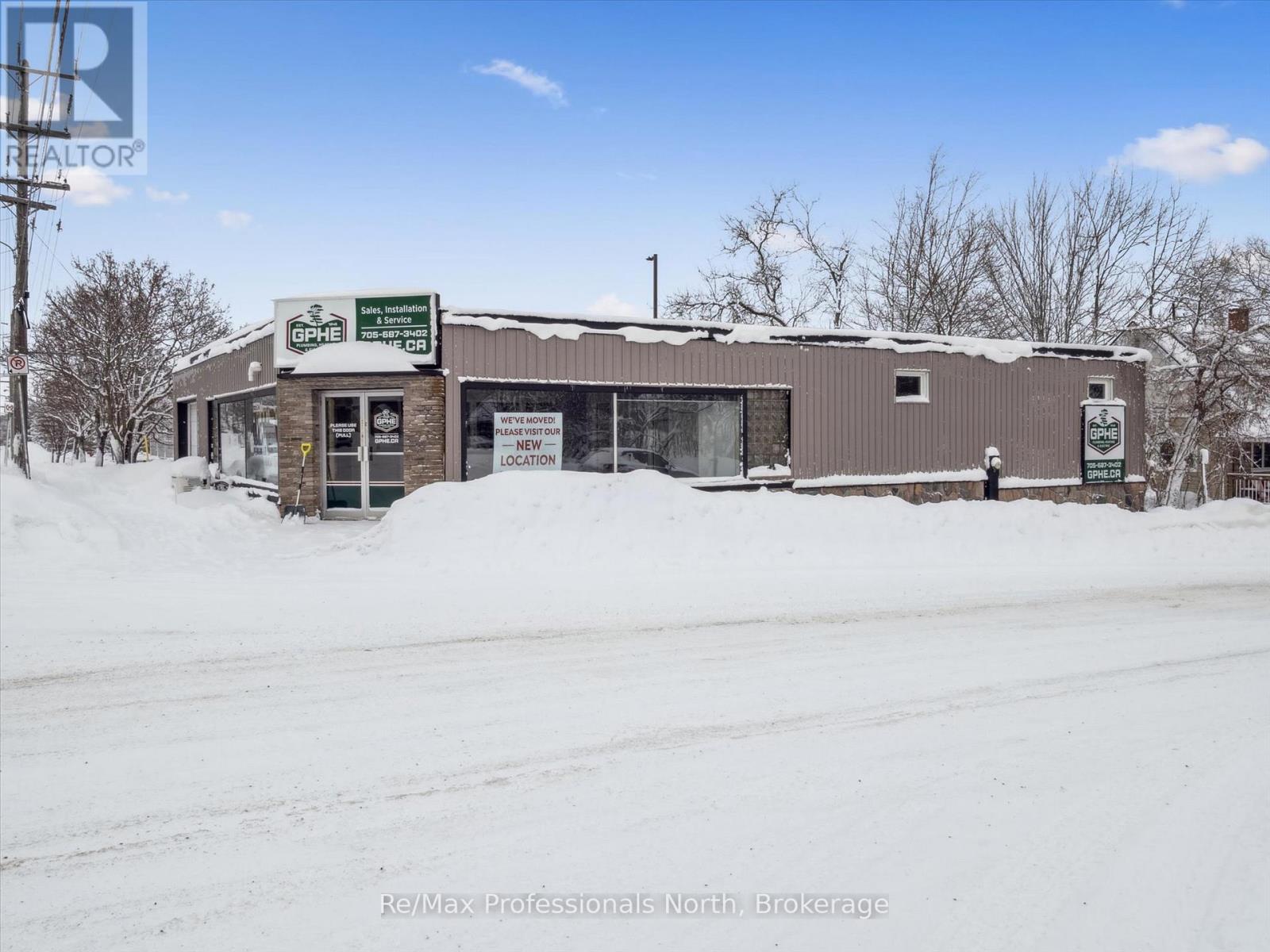 210-250 Brock Street, Gravenhurst, Ontario  P1P 1H4 - Photo 1 - X12733442