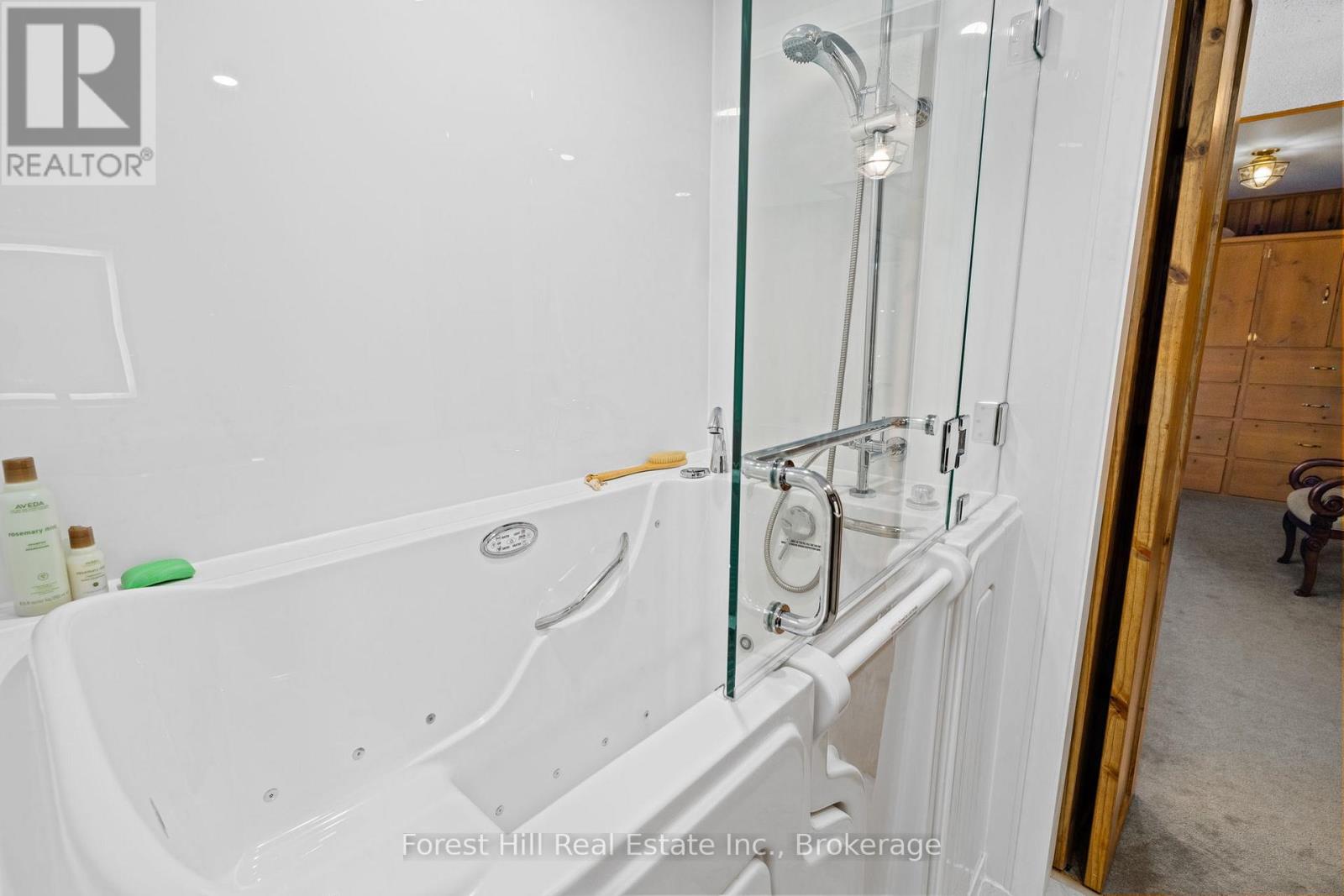 1062 Pine Lake Road, Gravenhurst, Ontario  P1P 1R2 - Photo 17 - X12747764