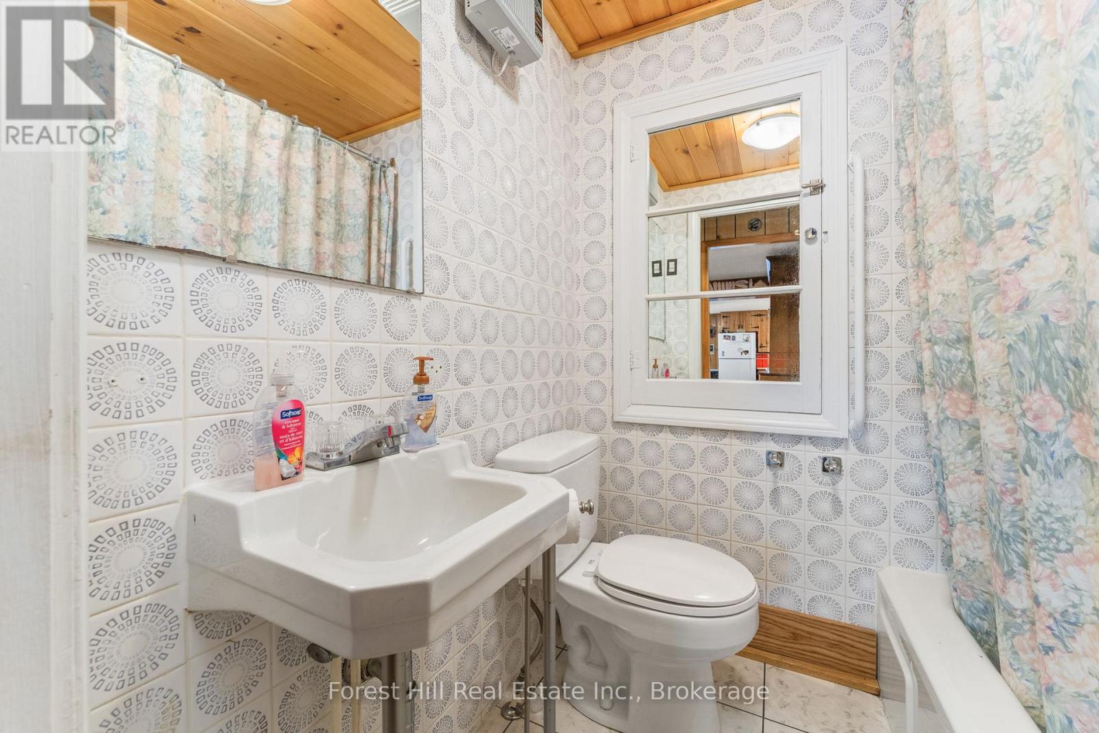 1062 Pine Lake Road, Gravenhurst, Ontario  P1P 1R2 - Photo 21 - X12747764