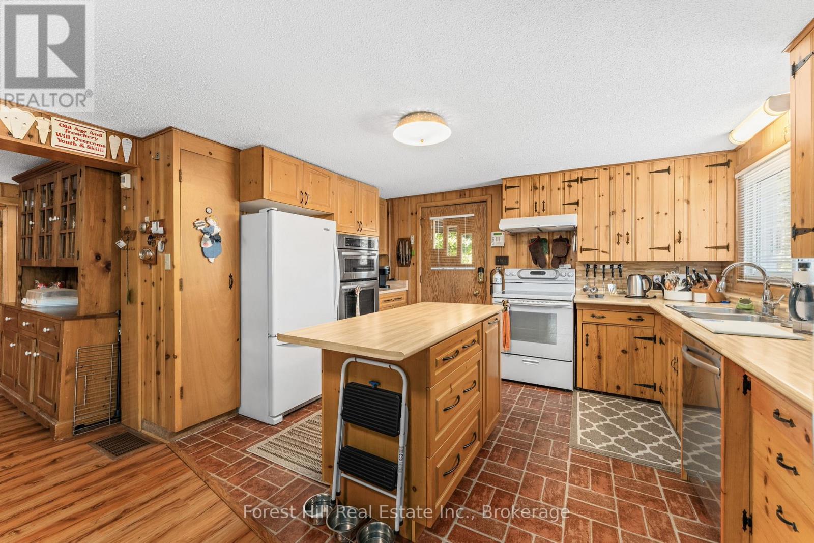 1062 Pine Lake Road, Gravenhurst, Ontario  P1P 1R2 - Photo 9 - X12747764