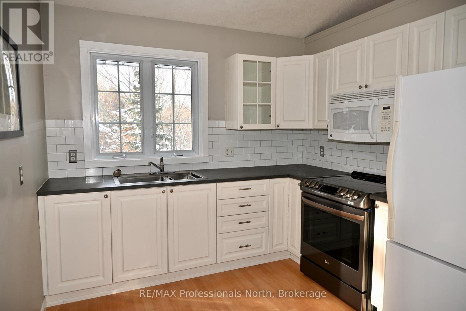 351 Chub Lake Road, Huntsville, Ontario  P1H 1S4 - Photo 5 - X12753802