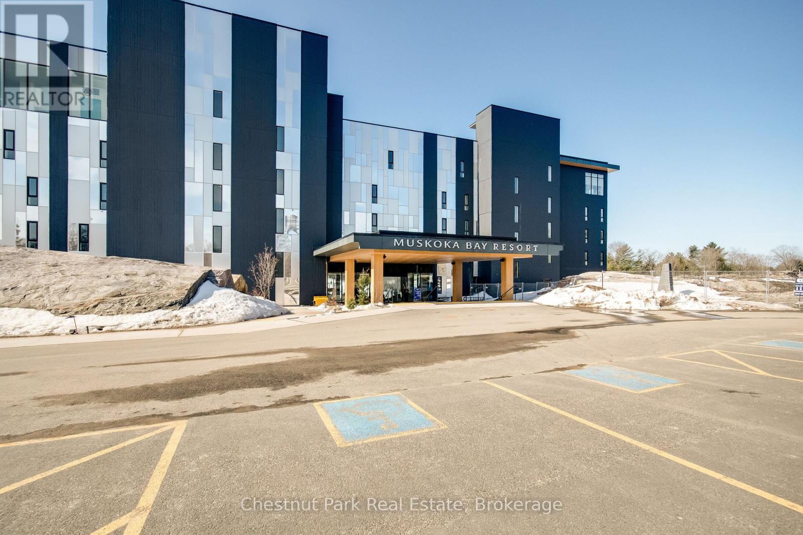 404 - 120 Carrick Trail, Gravenhurst, Ontario  P1P 0A2 - Photo 1 - X12758114