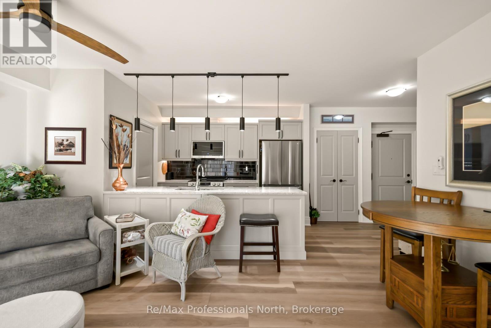 302 - 391 James Street W, Gravenhurst, Ontario  P1P 0A5 - Photo 1 - X12766252