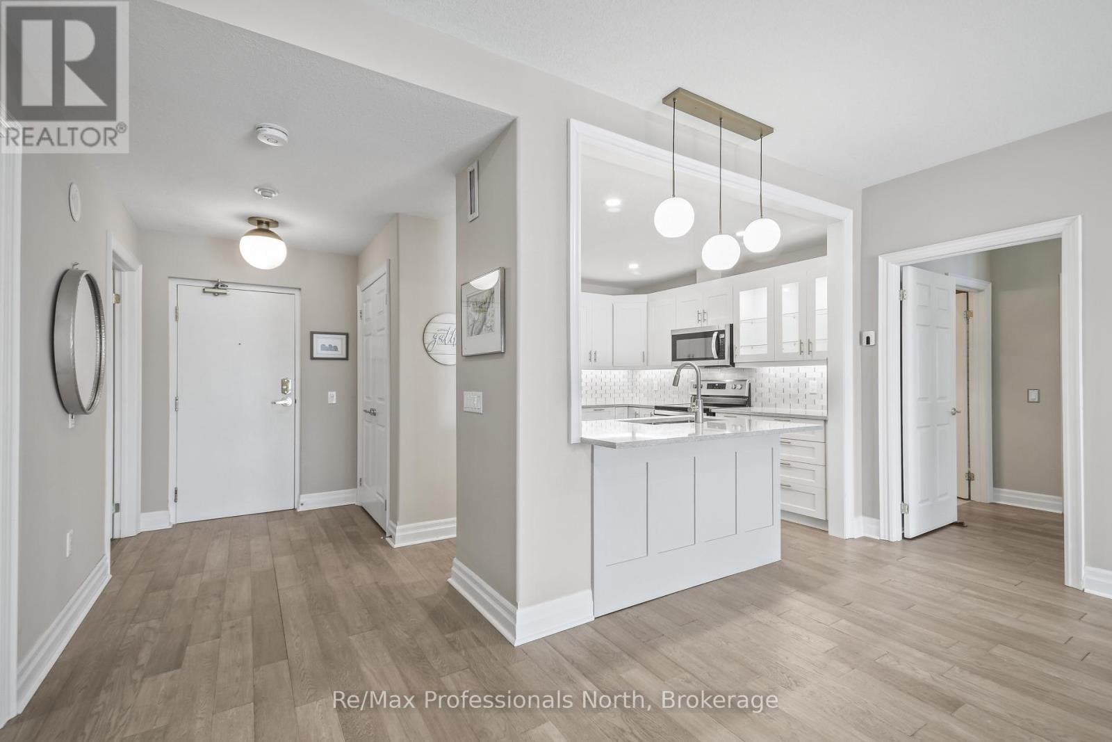 403 - 110 Steamship Bay Road, Gravenhurst, Ontario  P1P 1Z9 - Photo 2 - X12775572